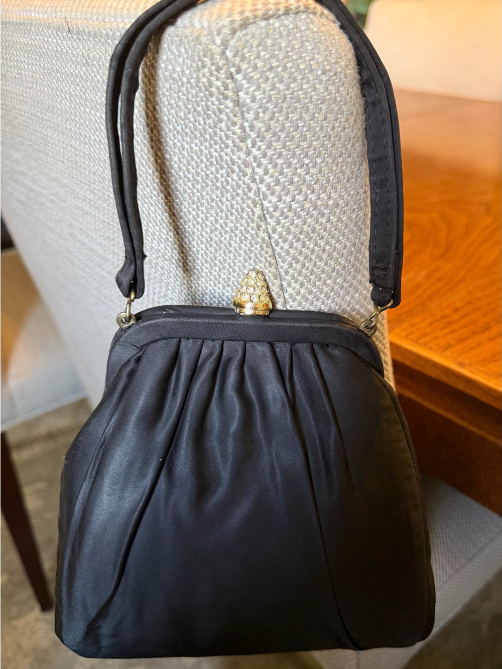 Vintage Elegant Black Evening Handbag with Crystal Kiss Lock